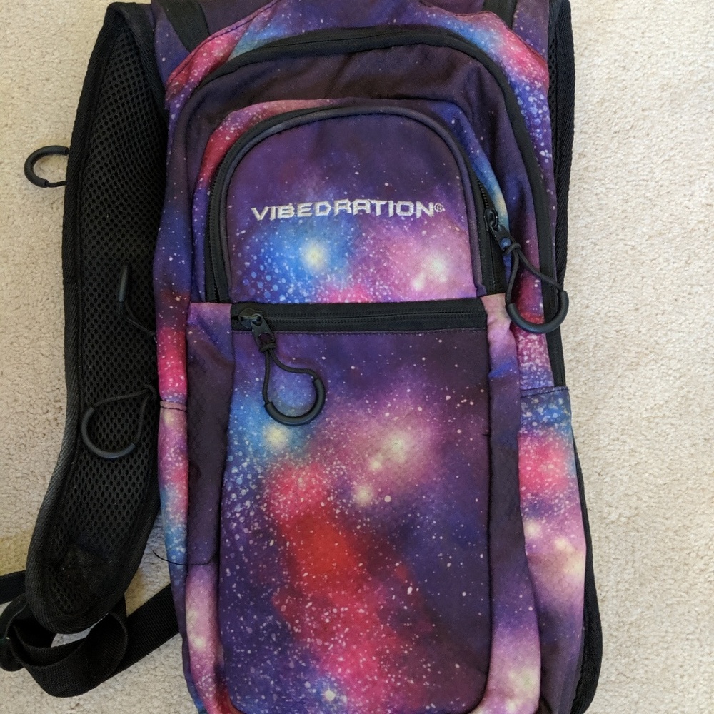 Vibedration water backpack
